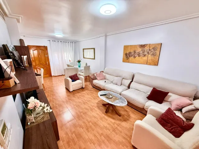 Amplia casa con garaje privado en San Pedro del Pinatar a 5  - foto 5
