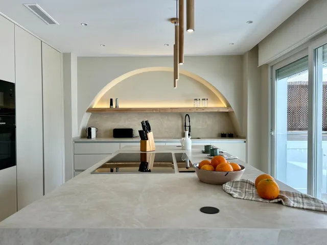 Espectacular vivienda reformada con jardín privado en Palm Beach, Marbella — 21
