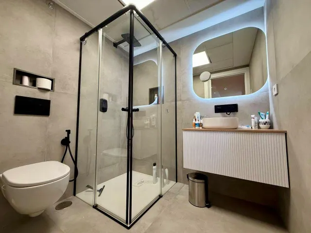 APARTAMENTO MODERNO CON TERRAZA PRIVADA DE 95 m2, JACUZZI Y GARAJE CERRADO — 8