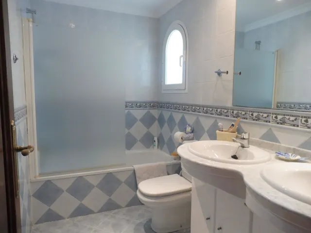 Villa 6 dormitorios con vistas al mar en La Cala de Mijas — 24