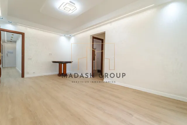 Exclusiva vivienda de 4 dormitorios, totalmente reformada, a 550m del puerto y la playa de Cambrils. — 33