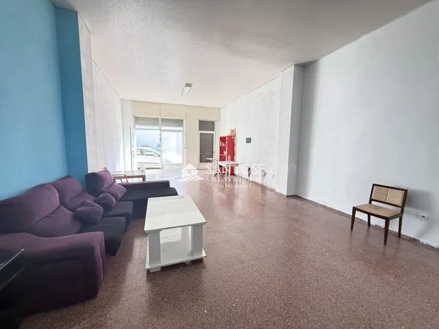 Se alquila local comercial con zona de aparcamiento cercana — 4
