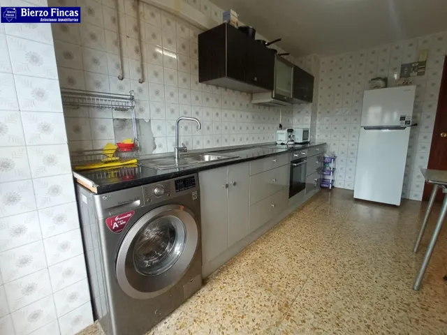 SE VENDE AMPLIO PISO EN PONFERRADA — 8