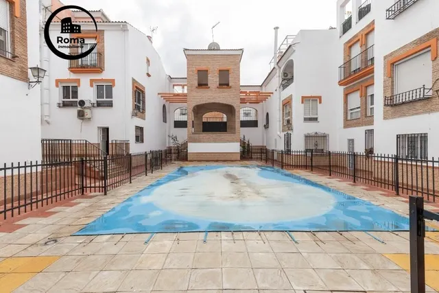 Casa adosada en urbanización con piscina junto al Ferial — 33