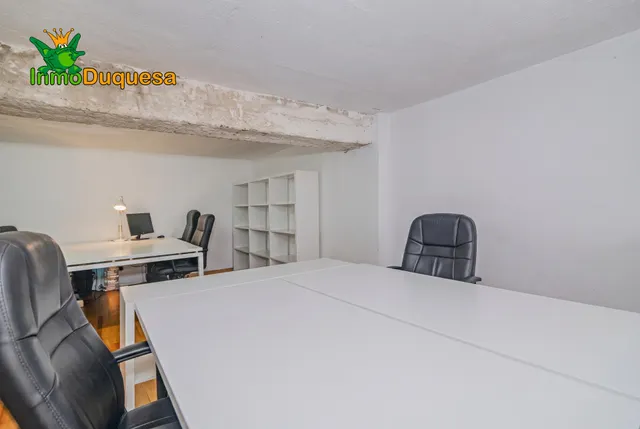 Local comercial de 87 m2 junto a calle Obispo Hurtado. Con doble altura. — 11