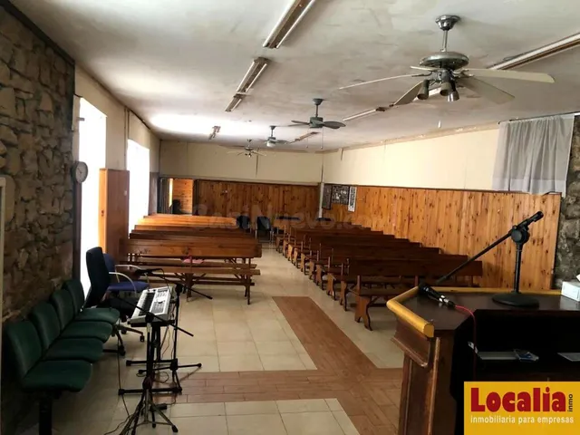 Local en alquiler con múltiples posibilidades. - foto 3