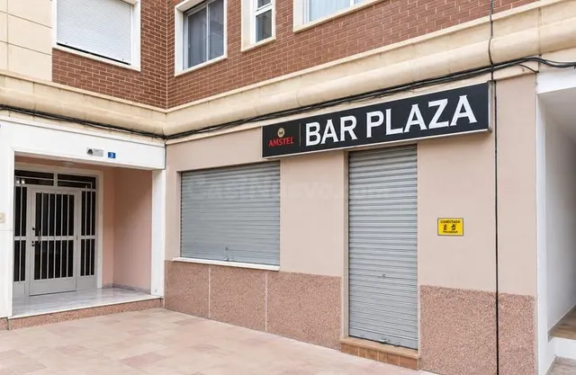 LOCAL COMERCIAL EN JACARILLA, DISPONE DE 132 M2, EN LA AVENI - foto 3