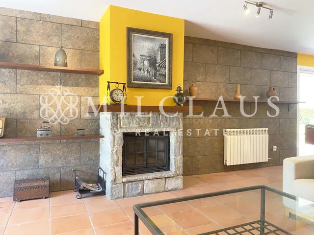 Casa o chalet independiente en venta en calle de la Bassa - foto 2