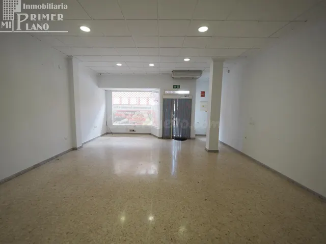 Local en calle Campo de 150 m2, con 2 aseos y acceso para mi