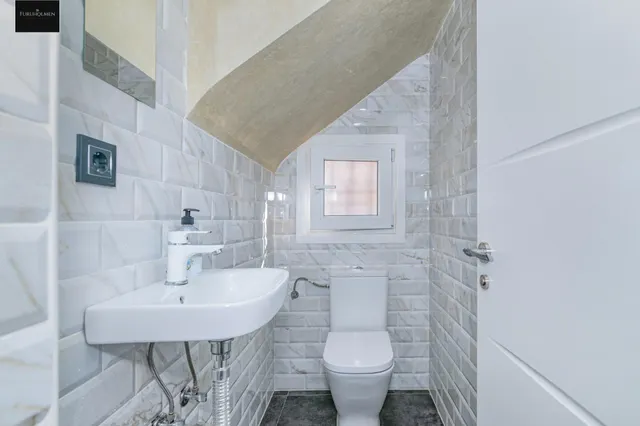 Hijar, Calle Altamira, 3 dormitorios, baño y aseo. — 30