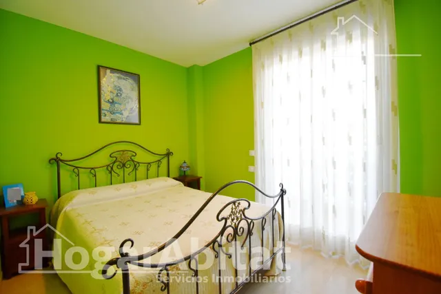 ADOSADO CON 3 TERRAZAS, BALCÓN, PISCINA Y GARAJE — 30