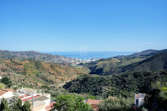CASA CON ENCANTO PARA REFORMAR EN LÚJAR (GRANADA) — 2