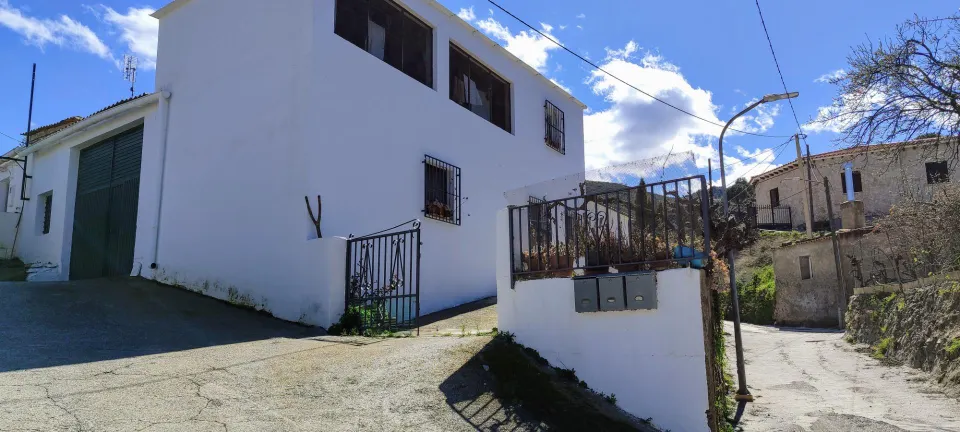 SERÓN ( ALMERÍA ). VENTA DE CASA DE CAMPO DE UNA PLANTA CON 3 habitaciones Y GARAJE PARA 2 VEHÍCULOS.