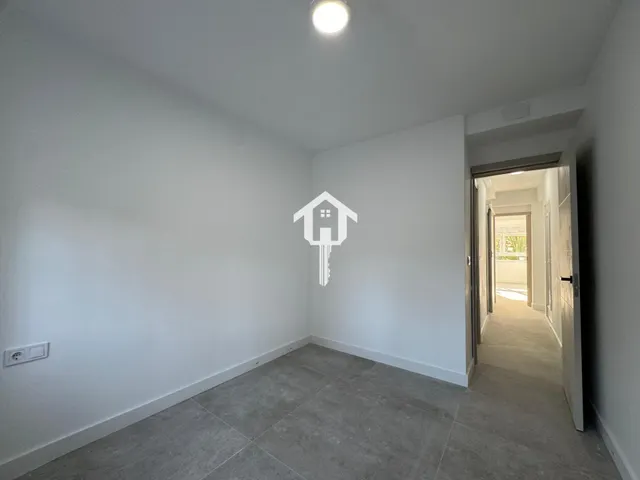 Inmoparadise les ofrece espectacular vivienda en venta en Alicante centro, el edificio los representantes . 120m2, 3 dormitorios, dos baños,reformada. — 29