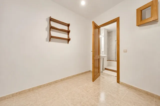 Planta baja en sonservera con patio y parking — 16