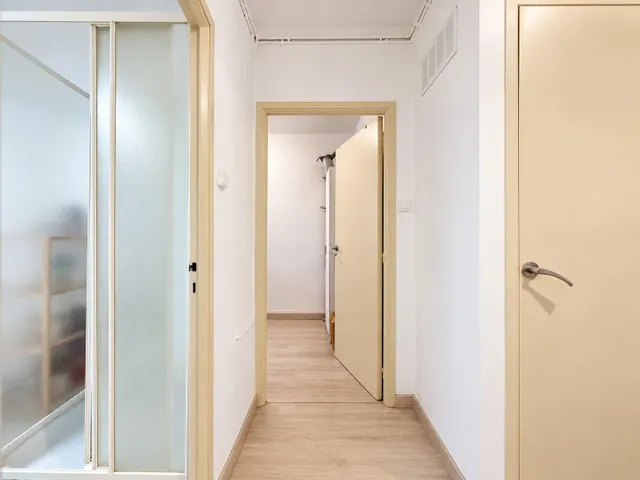 Piso de 150 m2 construidos con 5 habitaciones y parking – Tarragona — 33
