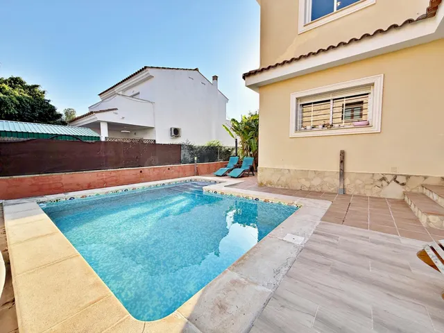 Chalet independiente con piscina en venta en Llíria | 4 habi - foto 4