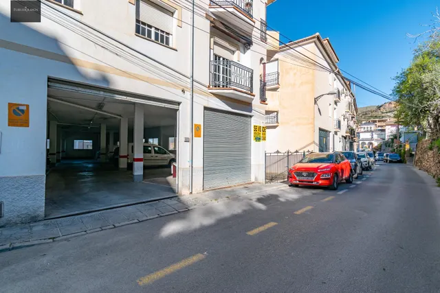 Local con 238m2 en centro de Guejar Sierra — 15
