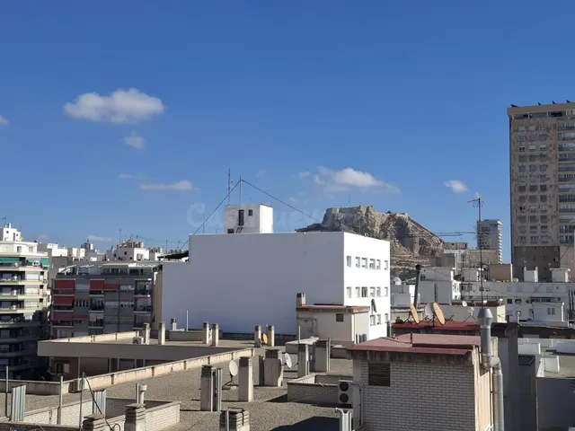 SE ALQUILA ÁTICO CON TERRAZA - JUNTO PUERTO DEPORTIVO ALICAN - foto 3