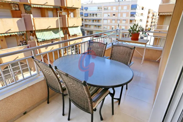 Piso de 3 dormitorios en venta en Guardamar del Segura, zona Mercadona, en esquina, con una gran terraza y vistas laterales al mar — 9