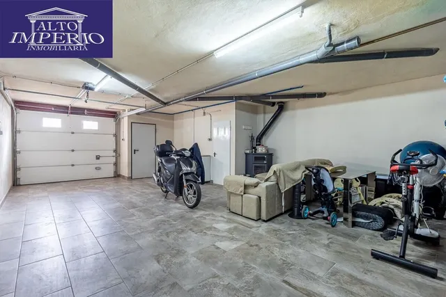 Amplia casa de 182 m2 con patio, gran sótano y a menos de 5 minutos del metro — 29