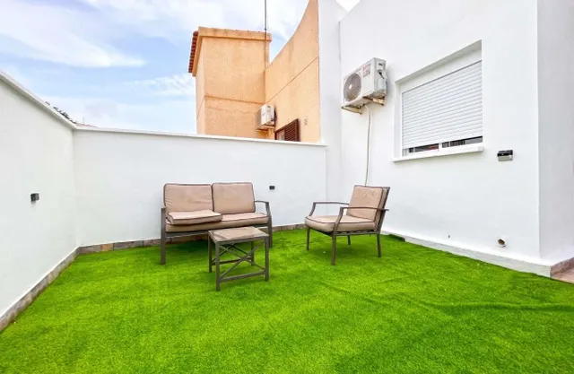 TOTALMENTE REFORMADO! CHALET SEMI-INDEPENDIENTE EN ORIHUELA COSTA — 16