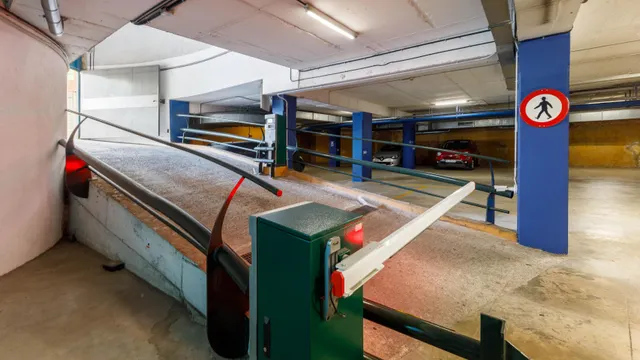 Parking 12m² en alquiler - Zona Franca — 9