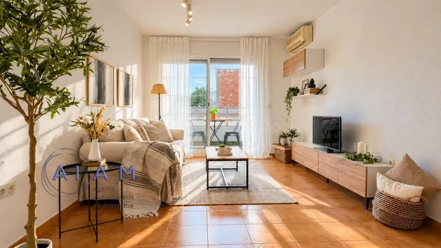 Piso muy céntrico con 4 habitaciones - foto 2