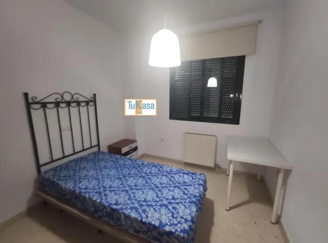 Piso Trabajadores temporales en zona Montesol, Cáceres — 28