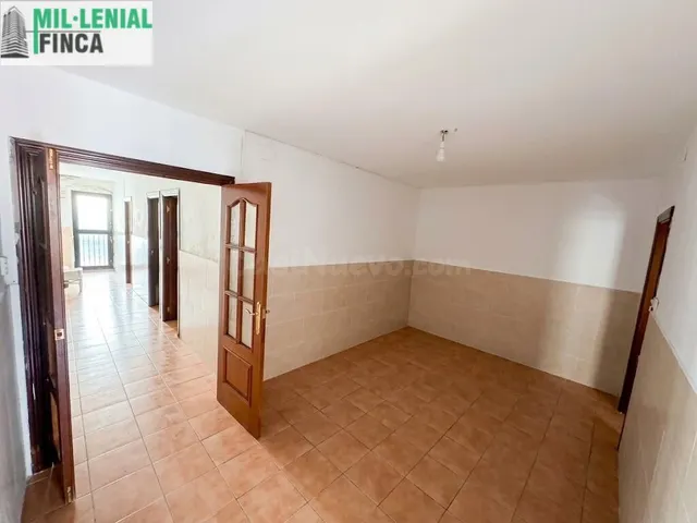 Casa con grandes terrazas y potencial de reforma en Sabadell - foto 2