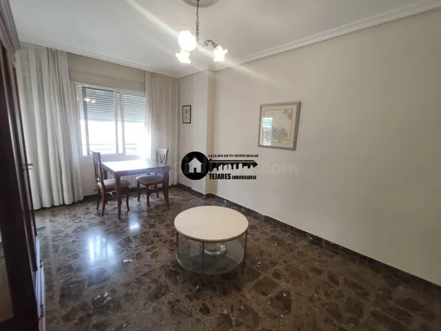 Inmobiliaria Tejares Alquila estupendo piso zona Avenida Esp