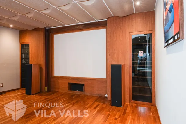 Villa de lujo con piscinas y finca de 6 ha en Sant Feliu de Codines — 15
