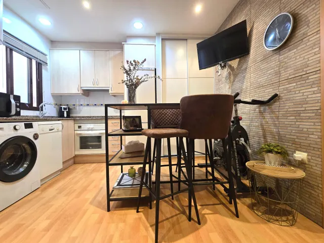 PRECIOSO y PRÁCTICO PISO para entrar a vivir -Zona Carrer Ample/ Pl. LLibertat de Reus- — 2