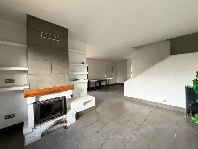 Chalet adosado con piscina comunitaria en Cunit - foto 4