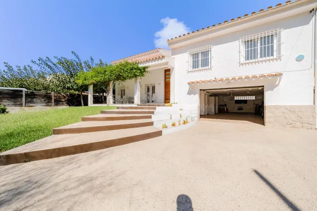 Villa independiente con piscina y 893 m2 de parcela en Benic - foto 2