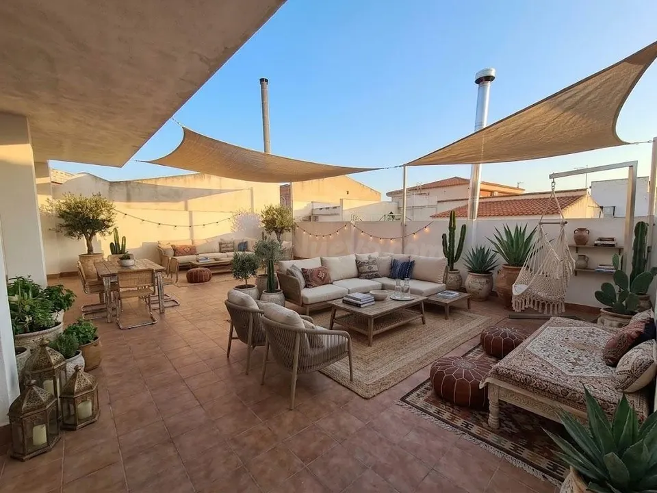 Gran casa familiar en el centro de Pinoso con garaje excepcional y posibilidades para crear tu propio negocio