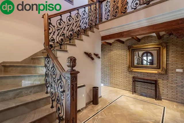 INCREÍBLE CHALET INDEPENDIENTE EN ZONA PRIVILEGIADA — 14