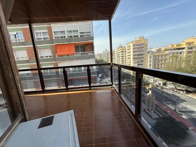Piso en el centro de Alicante – Amplio, luminoso y con vistas despejada — 3