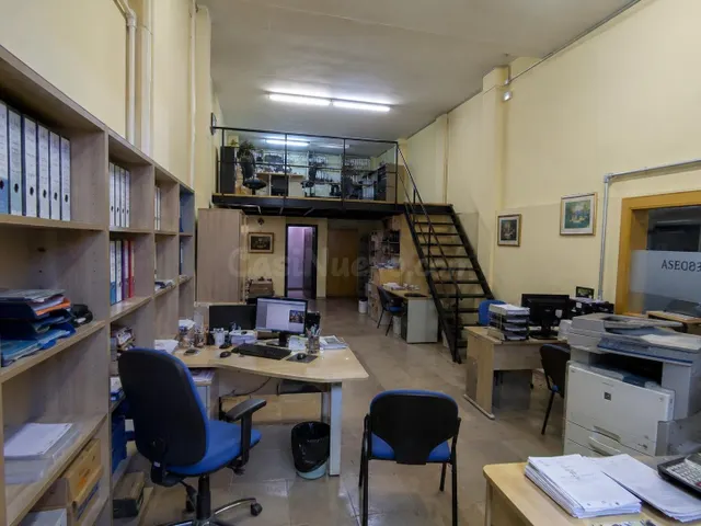 ¡LOCAL COMERCIAL CON ALTILLO EN UNA DE LAS MEJORES ZONAS DE  - foto 3