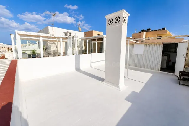 Ático en esquina con gran terraza privativa y enorme potencial – torreviej — 12