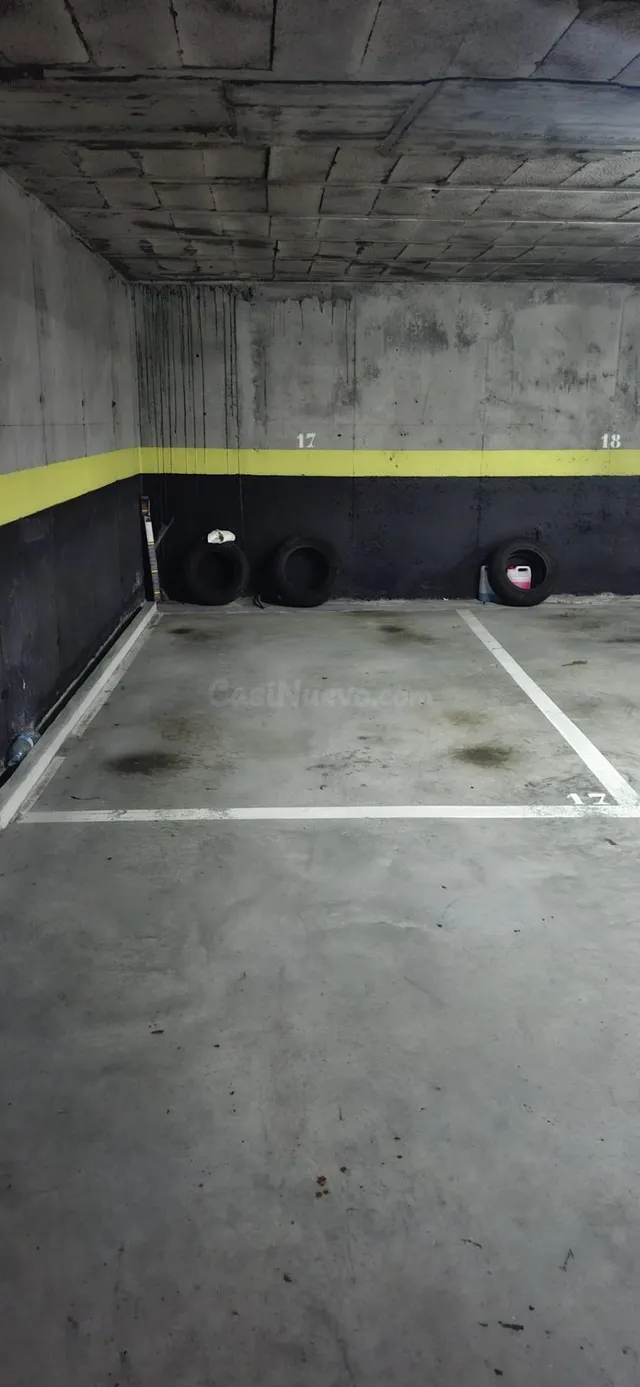 PLAZA DE GARAJE PARA COCHE GRANDE
