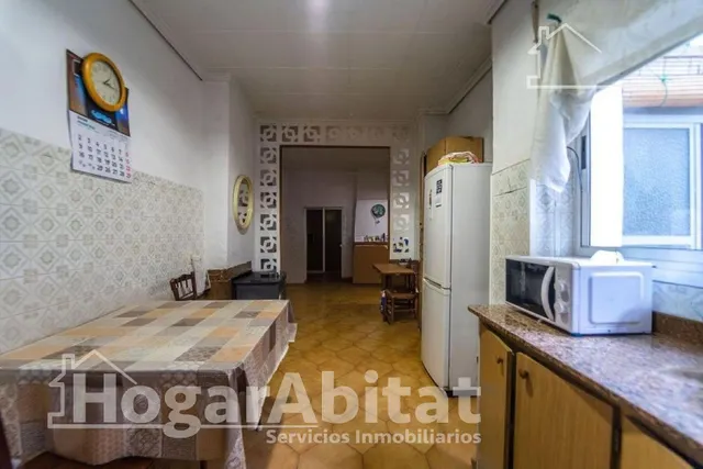 MUY AMPLIA Y LUMINOSA EN REAL VALENCIA — 16