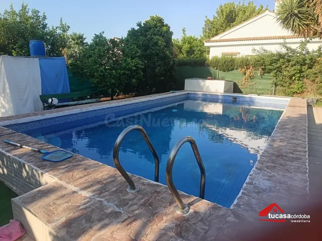 ESPACIO, PISCINA Y PRIVACIDAD: Casa con parcela de 850 m2 en