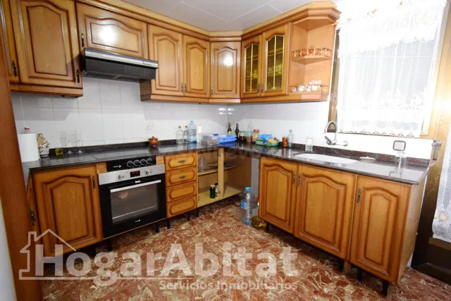 ESPACIOSA CASA CON TERRAZA Y GARAJE — 3