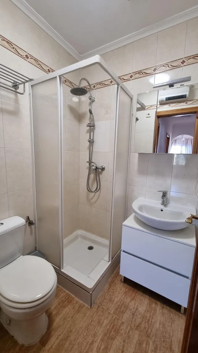 Chalet pareado de 3 dormitorios con solárium y piscina comunitaria - zona guardamar, la mata - — 6