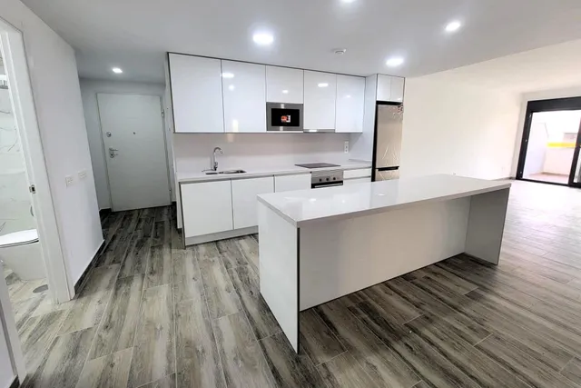 Apartamento moderno (desde 2024 - 148 m2 - 1.ª planta) en Alegria XVIII con piscina interior, sauna y gimnasio, en pleno centro de la ciudad, ¡a tan solo 300 m de Piscinas Naturales/Playa del Cura! — 10