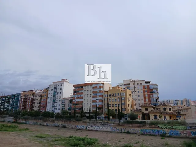 Oportunidad piso venta zona capuchinos concretamente avenida principal vistas despejadas, exterior, 4 dormitorios, 2 baños, garaje, patio, terraza, mejor ver... — 10