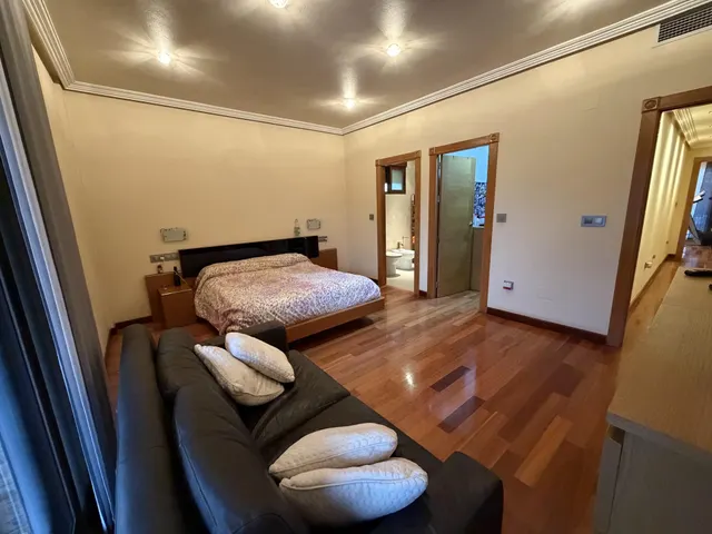 Chalet independiente con 400 m2 construidos, gran parcela y garaje — 7