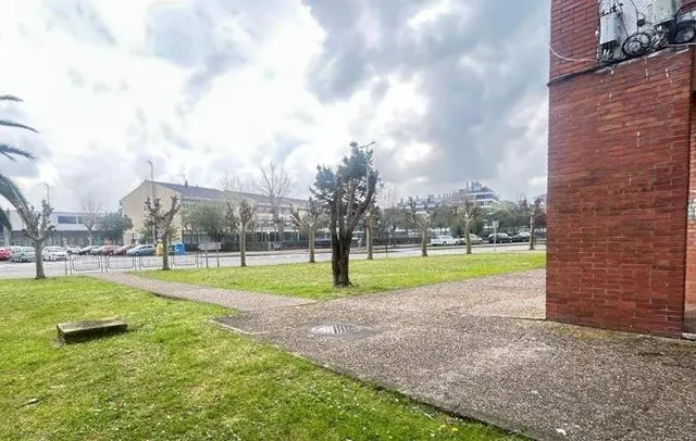 SE VENDE piso OKUPA en C Alameda 6 de SantoÑ±a - foto 3