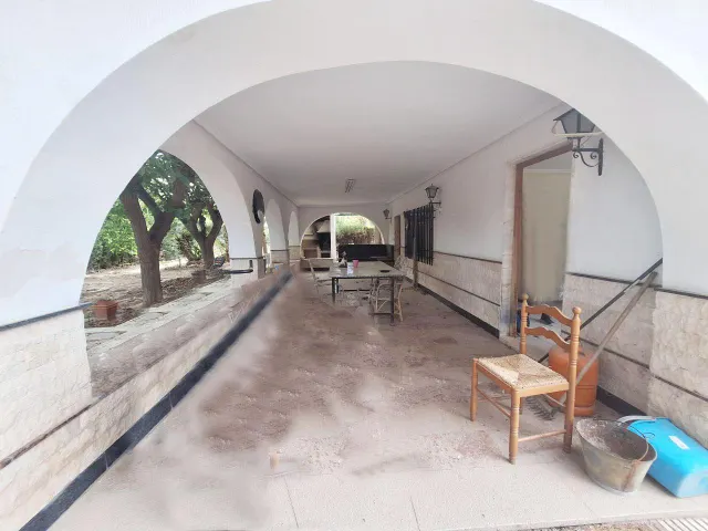 CHALET MUY AMPLIO EN LEDUA — 4